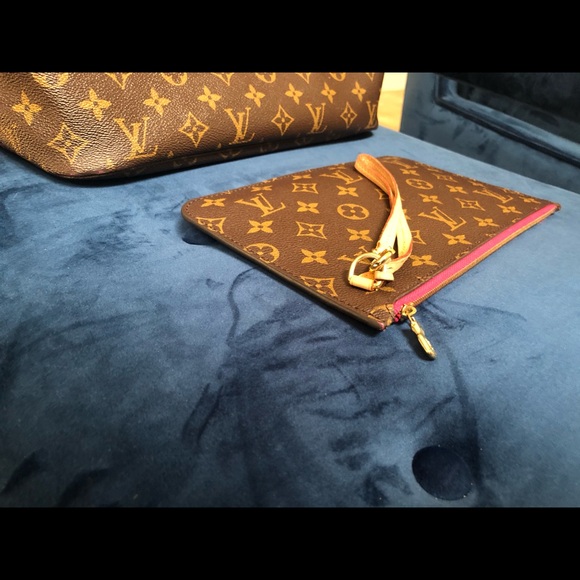 Authentic Louis Vuitton Pochette MM - Picture 5 of 11